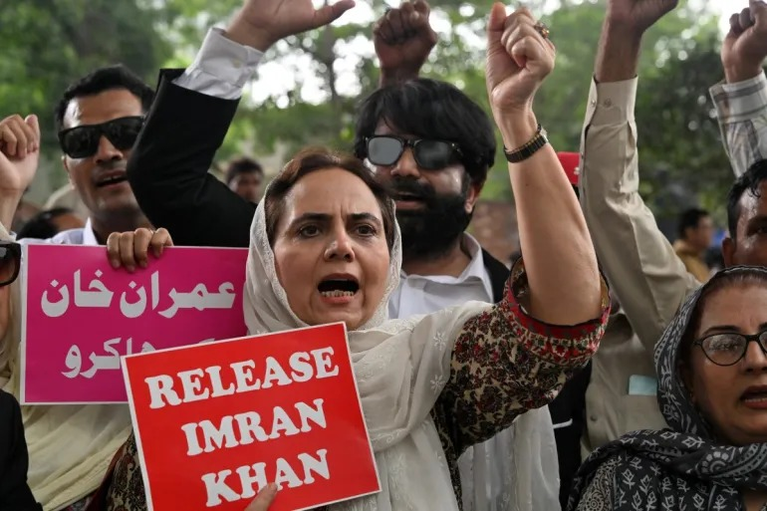 PTI supporters protesting in Lahore